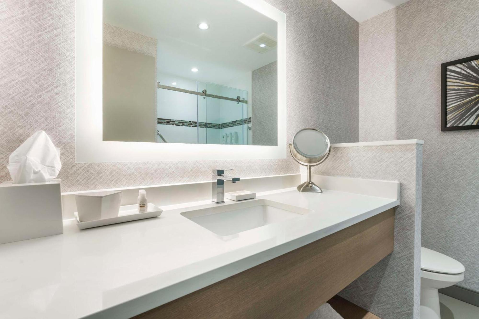 Best Western Premier Route 97 Vernon Esterno foto