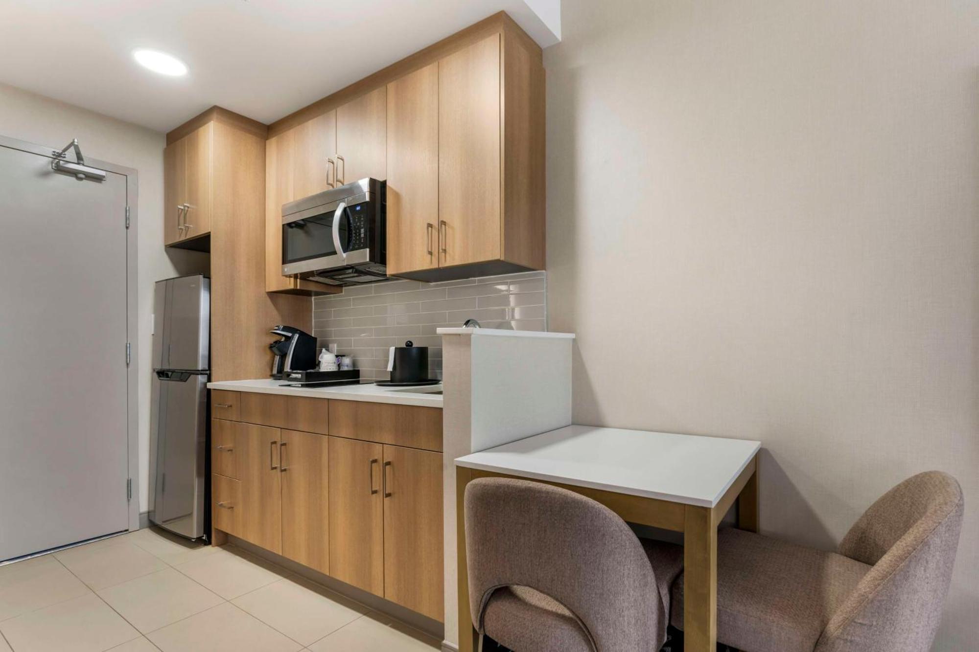 Best Western Premier Route 97 Vernon Esterno foto
